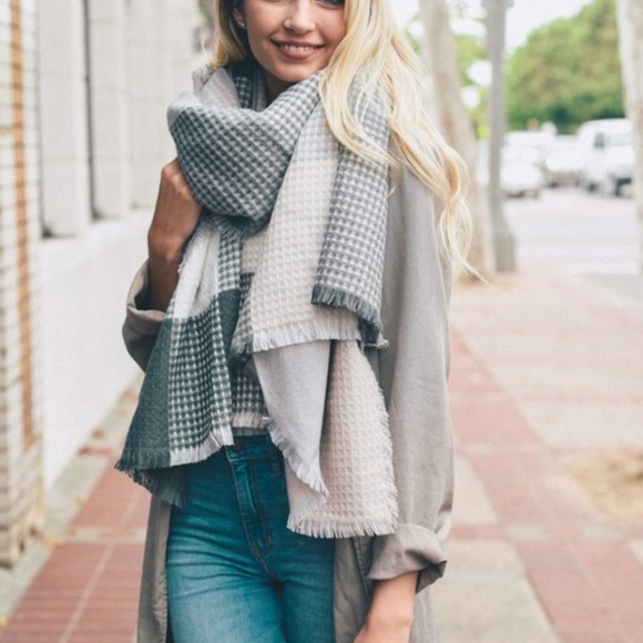 NEW Gray + Blush Pink Blanket Scarf - Picture 3 of 5